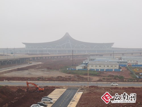 昆明长水国际机场航站楼远眺。